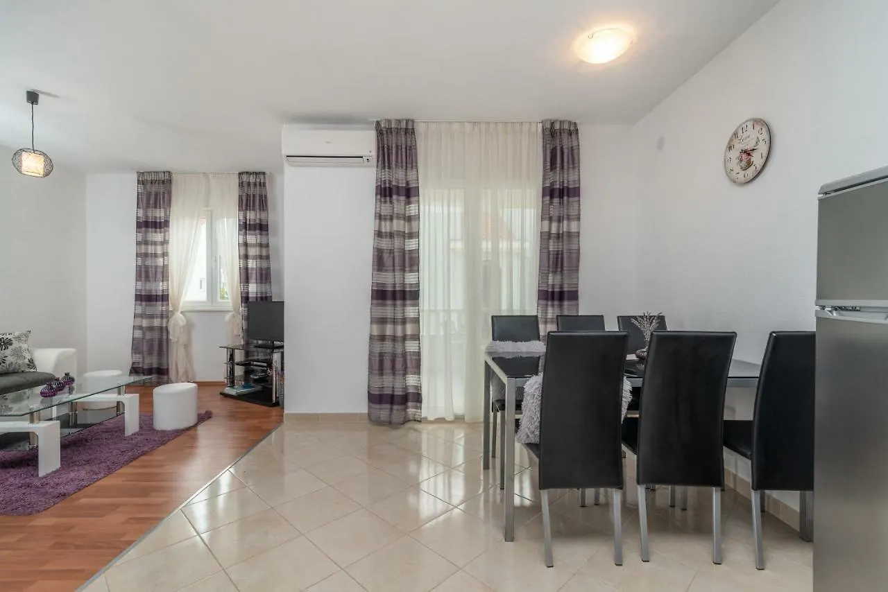 Apartments Villa Jelena Seget Vranjica 0*,  Croatia