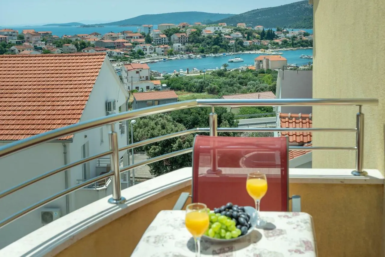 Apartments Villa Jelena Seget Vranjica